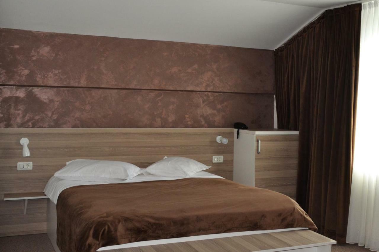 Hotel Rehoma بيتستِ المظهر الخارجي الصورة