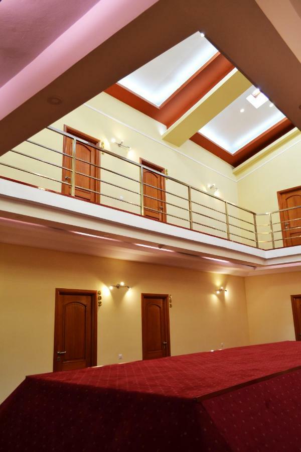 Hotel Rehoma بيتستِ المظهر الخارجي الصورة